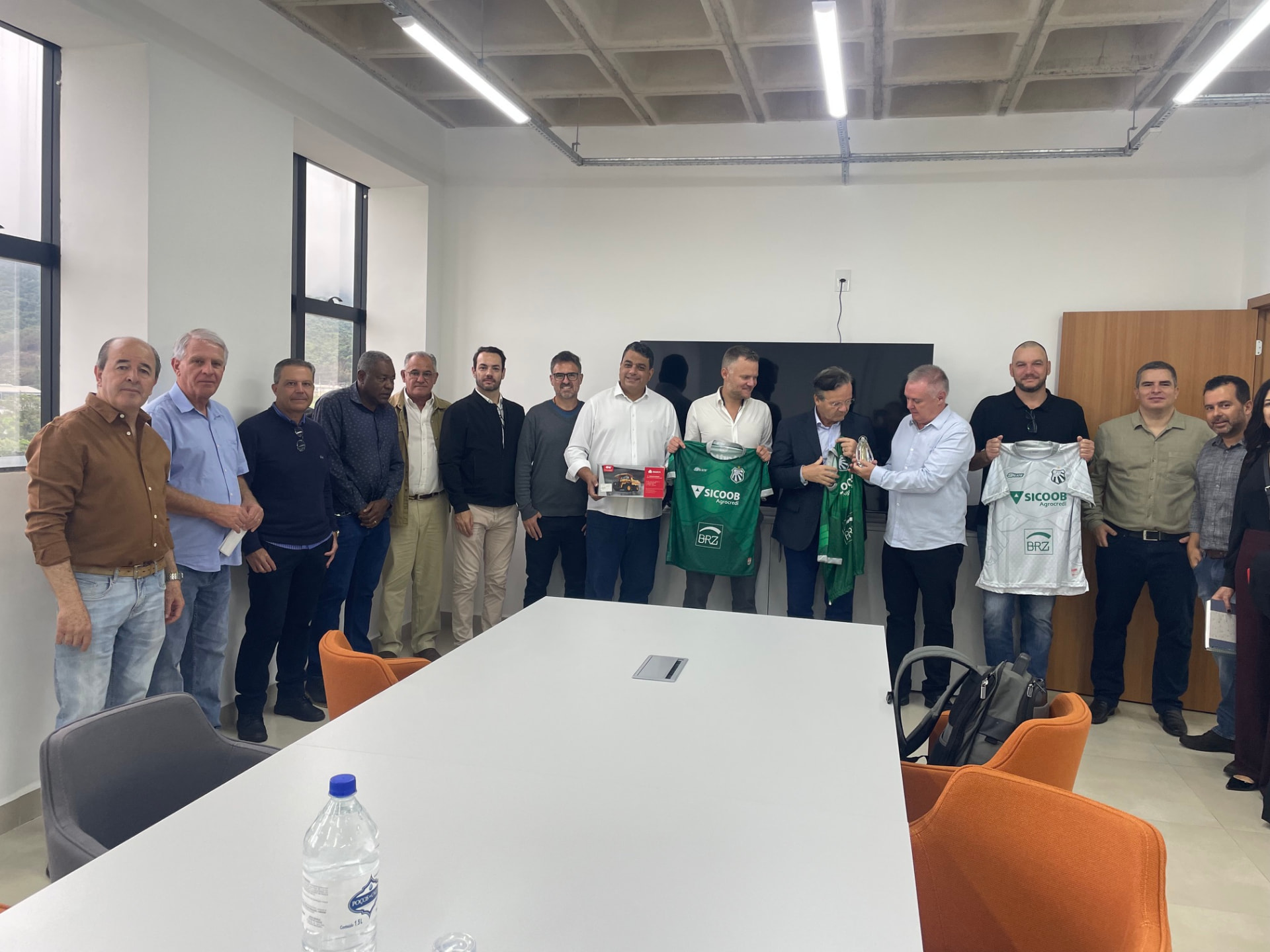 Football jerseys exchanged after a meeting in Minas Gerais